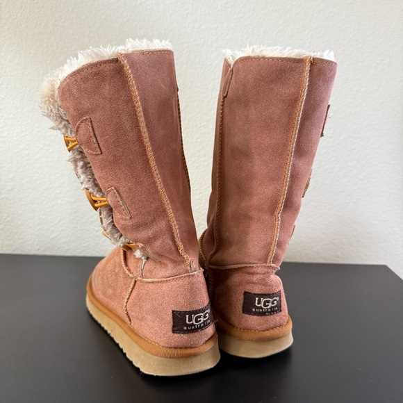 UGG Australia Brown Bailey Button Triplet II Suede Boots Women’s Size 6 - Picture 5 of 7